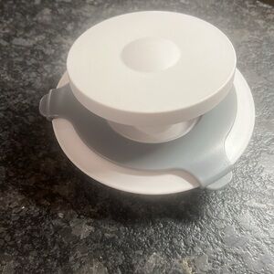 Pampered Chef burger & slider press. NWOT. Makes 2 different sizes Make …